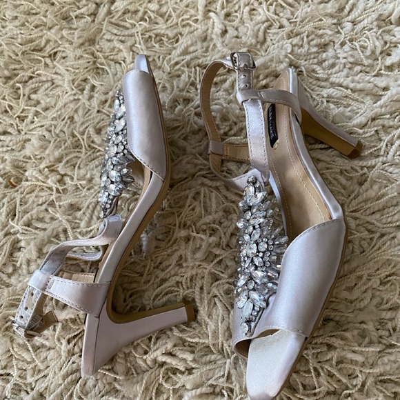 NWT Alex Marie Crystal Embellished Evening Sandals Silver Satin, size 6M - Picture 9 of 15